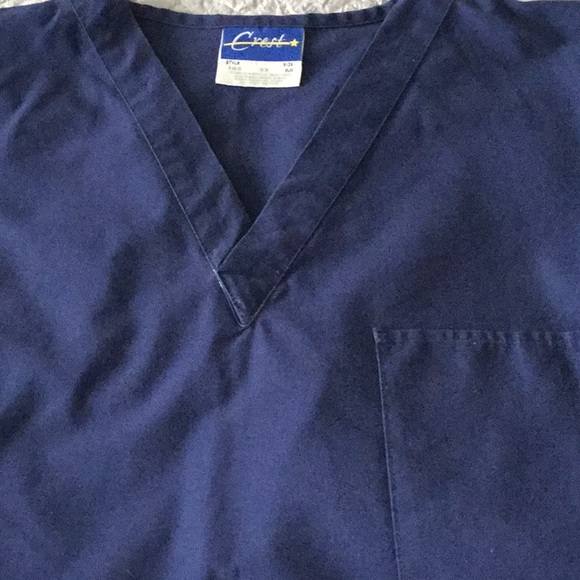 Crest unisex scrub top - Picture 1 of 4